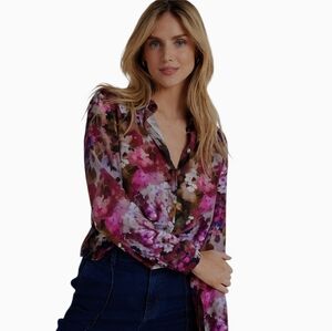 Bella Dahl Clean Front Hipster Long Sleeve Shirt in Twilight Fleur fits medium